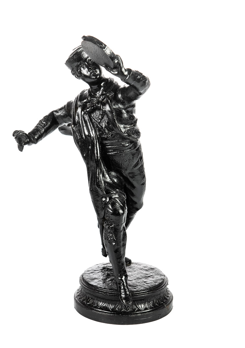 Мужчина с тамбурином