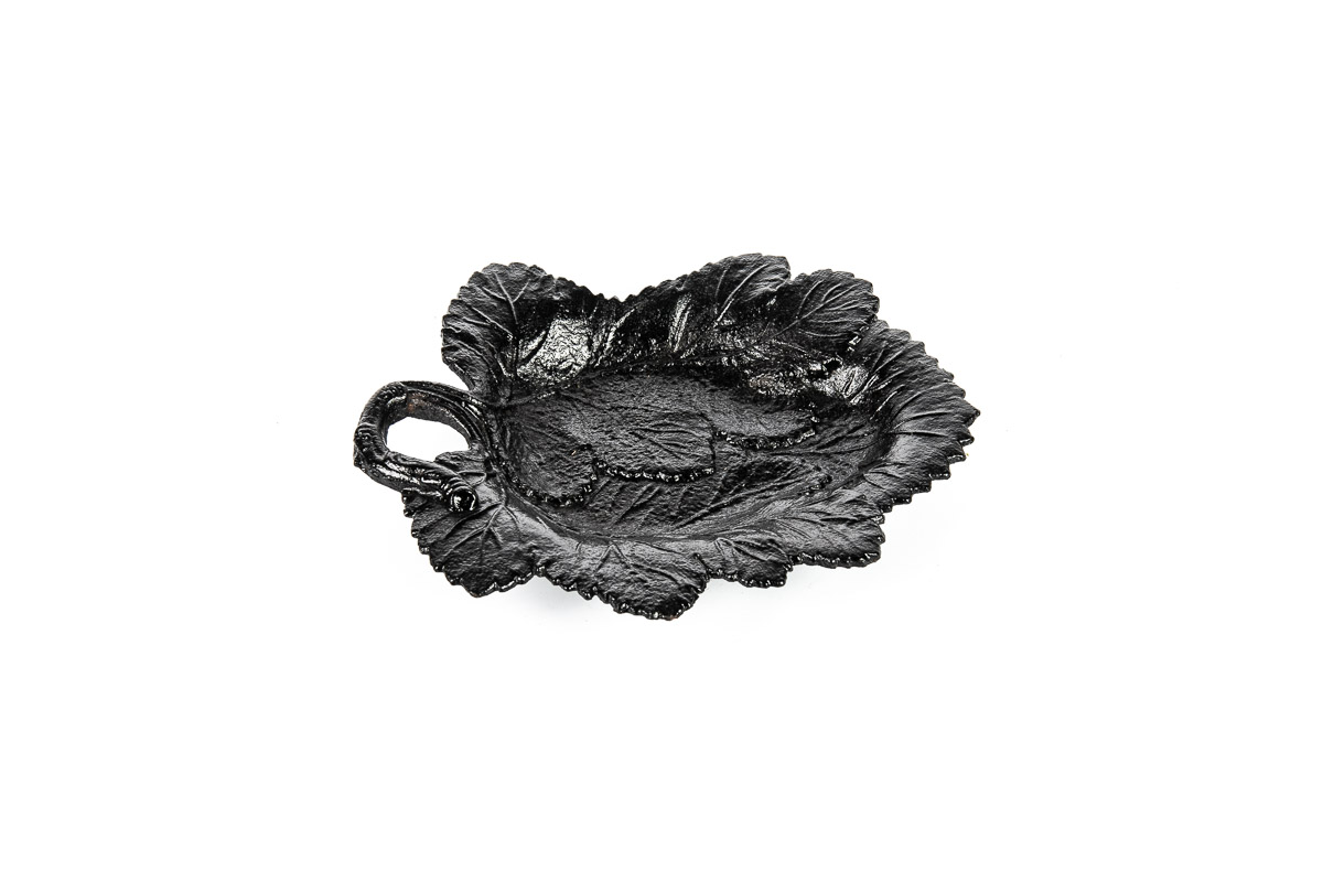 Три виноградных листа